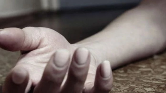 Σκότωσαν γυναίκα στη Μάνδρα – Βρέθηκε νεκρή στην αυλή του σπιτιού της